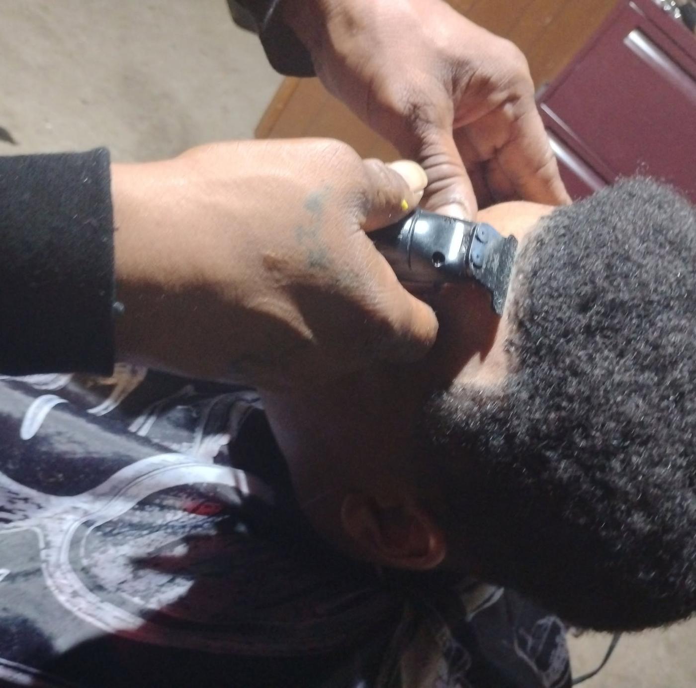Clippers being worked along a hairline